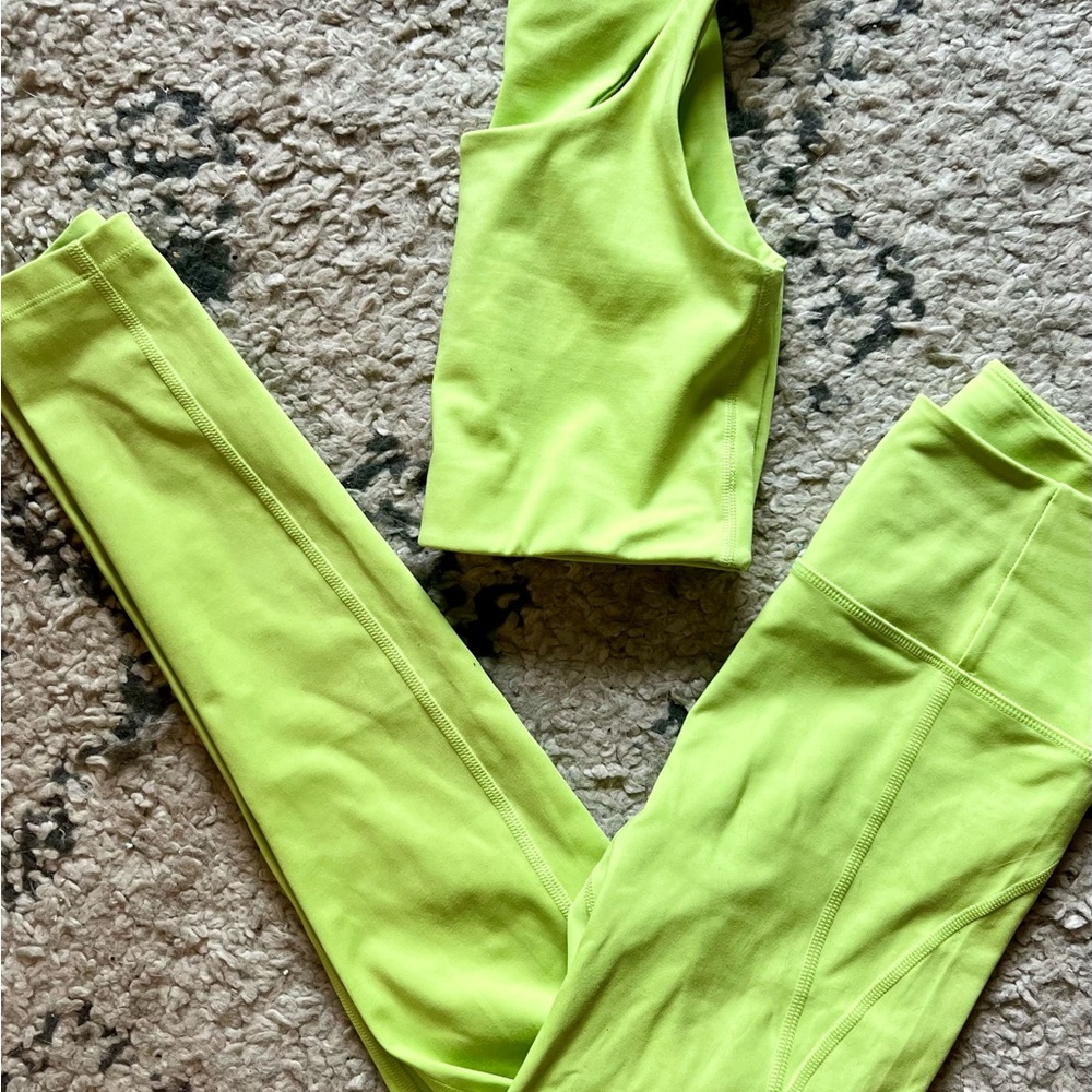 SET Girlfriend Collective Acid